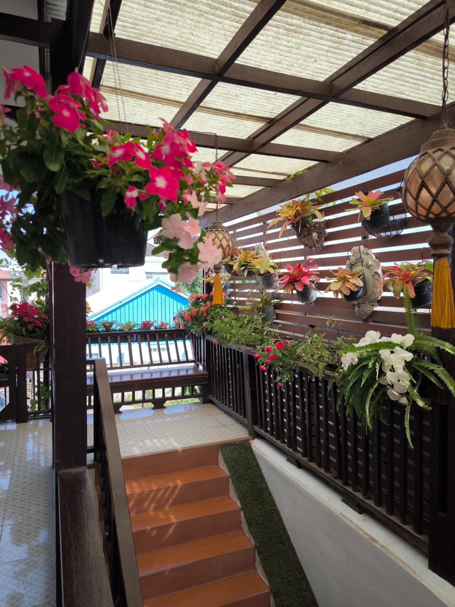 Отель Ratchiangsaen Flora House Чиангмай Экстерьер фото