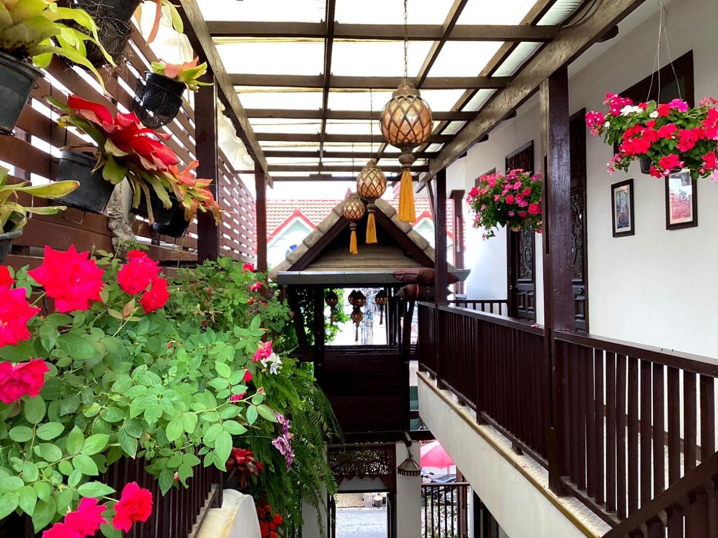 Отель Ratchiangsaen Flora House Чиангмай Экстерьер фото