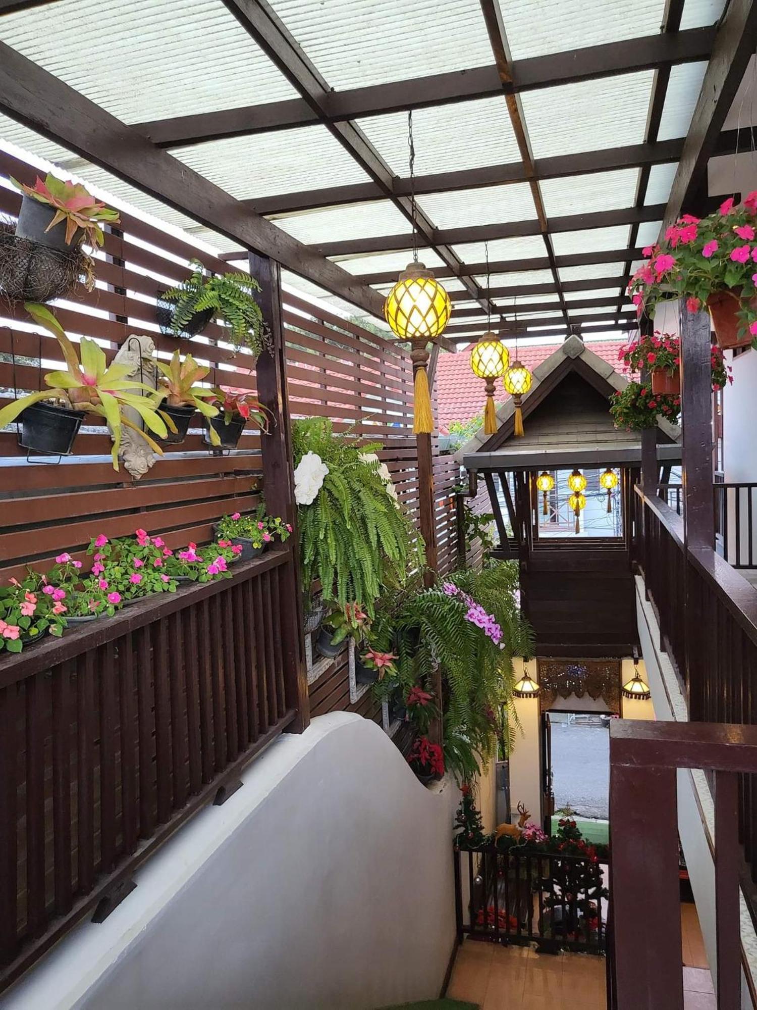 Отель Ratchiangsaen Flora House Чиангмай Экстерьер фото