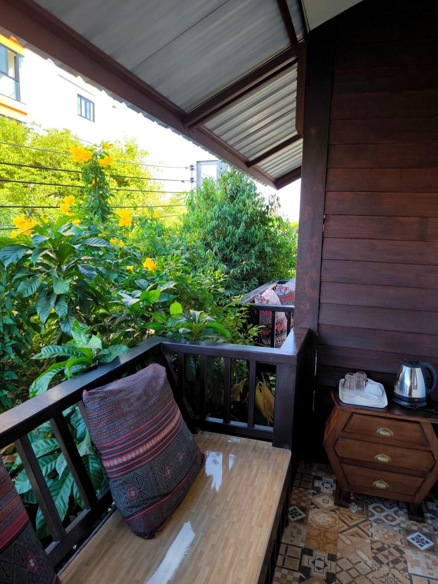 Отель Ratchiangsaen Flora House Чиангмай Экстерьер фото