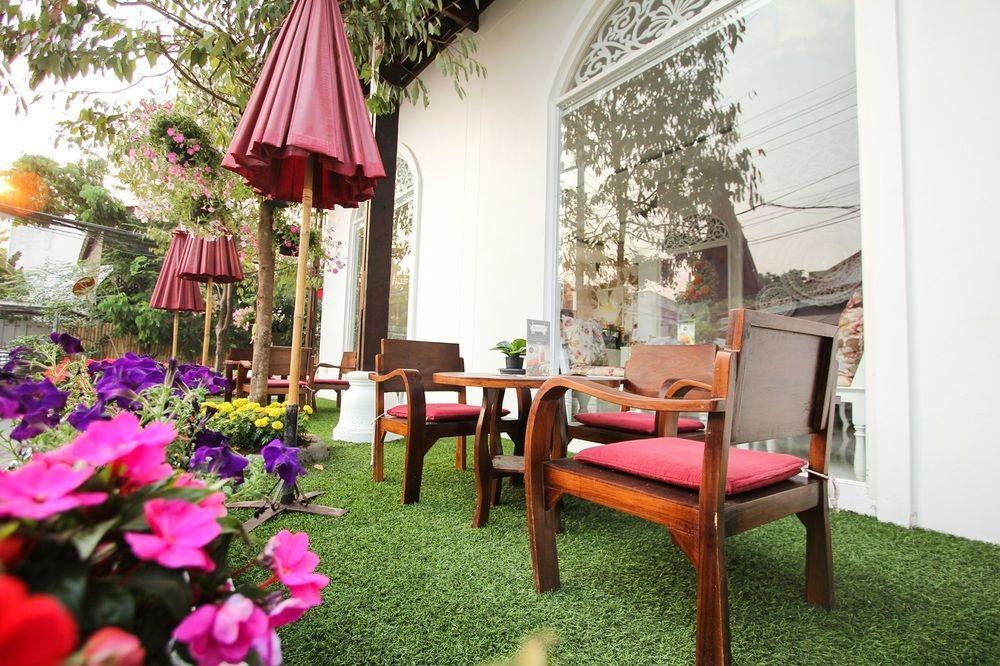 Отель Ratchiangsaen Flora House Чиангмай Экстерьер фото