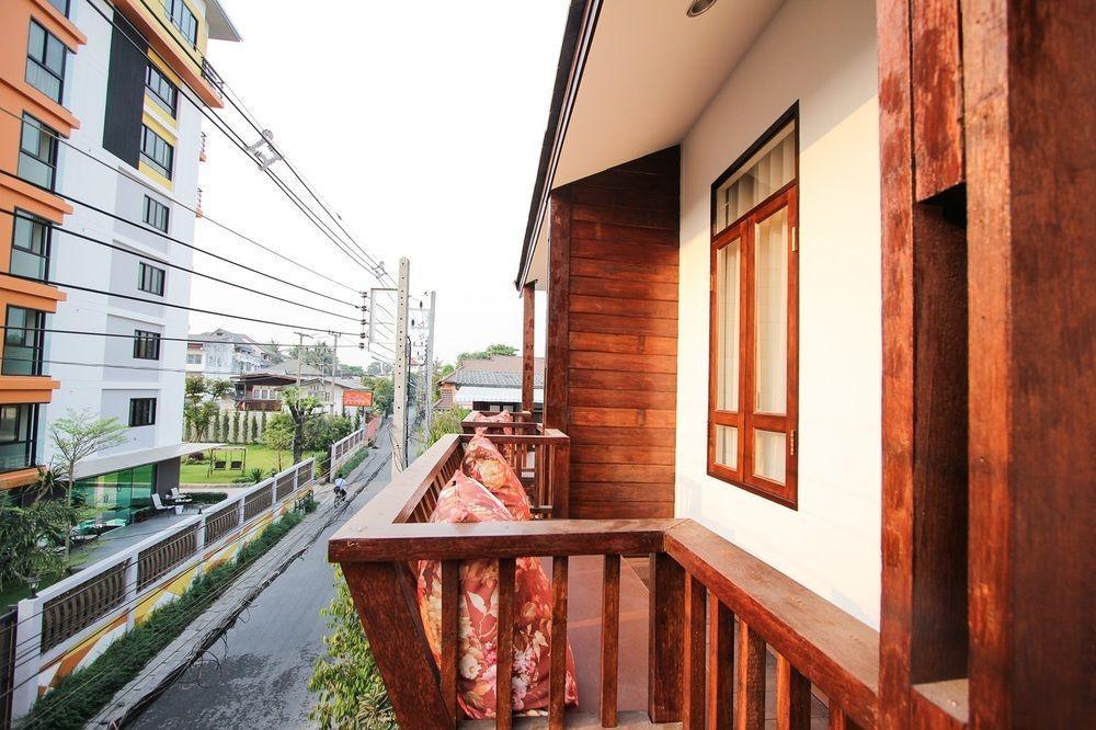 Отель Ratchiangsaen Flora House Чиангмай Экстерьер фото
