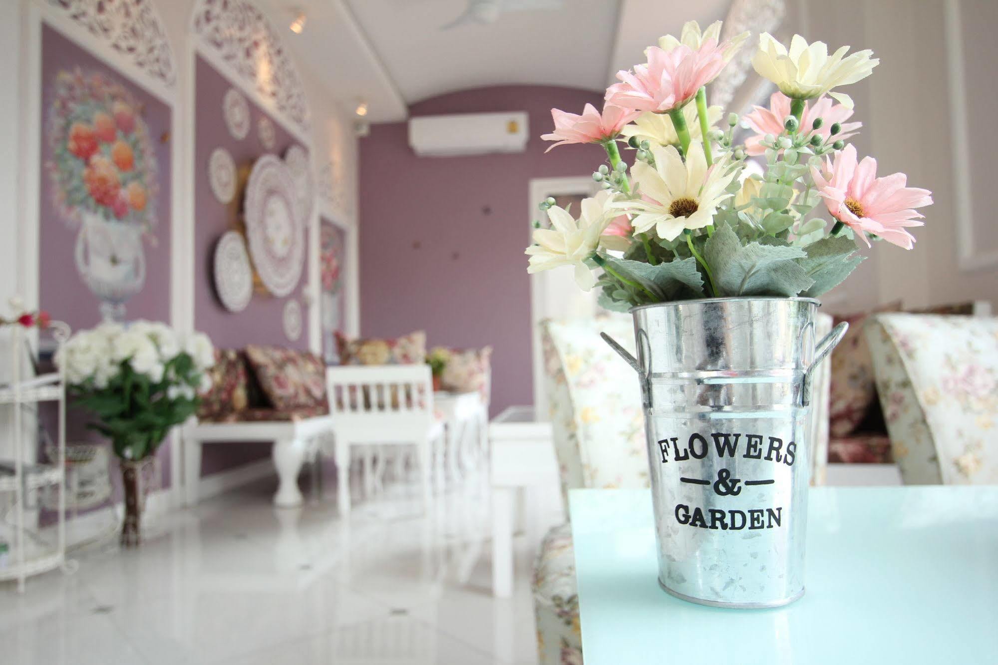 Отель Ratchiangsaen Flora House Чиангмай Экстерьер фото